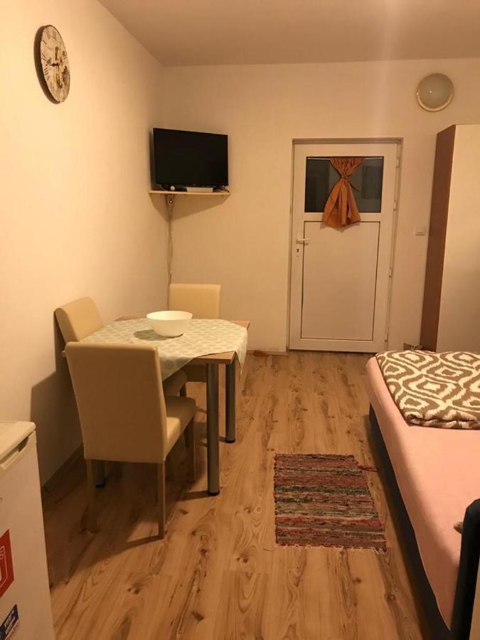 Studio Apartments Mt Smrika Bagian luar foto