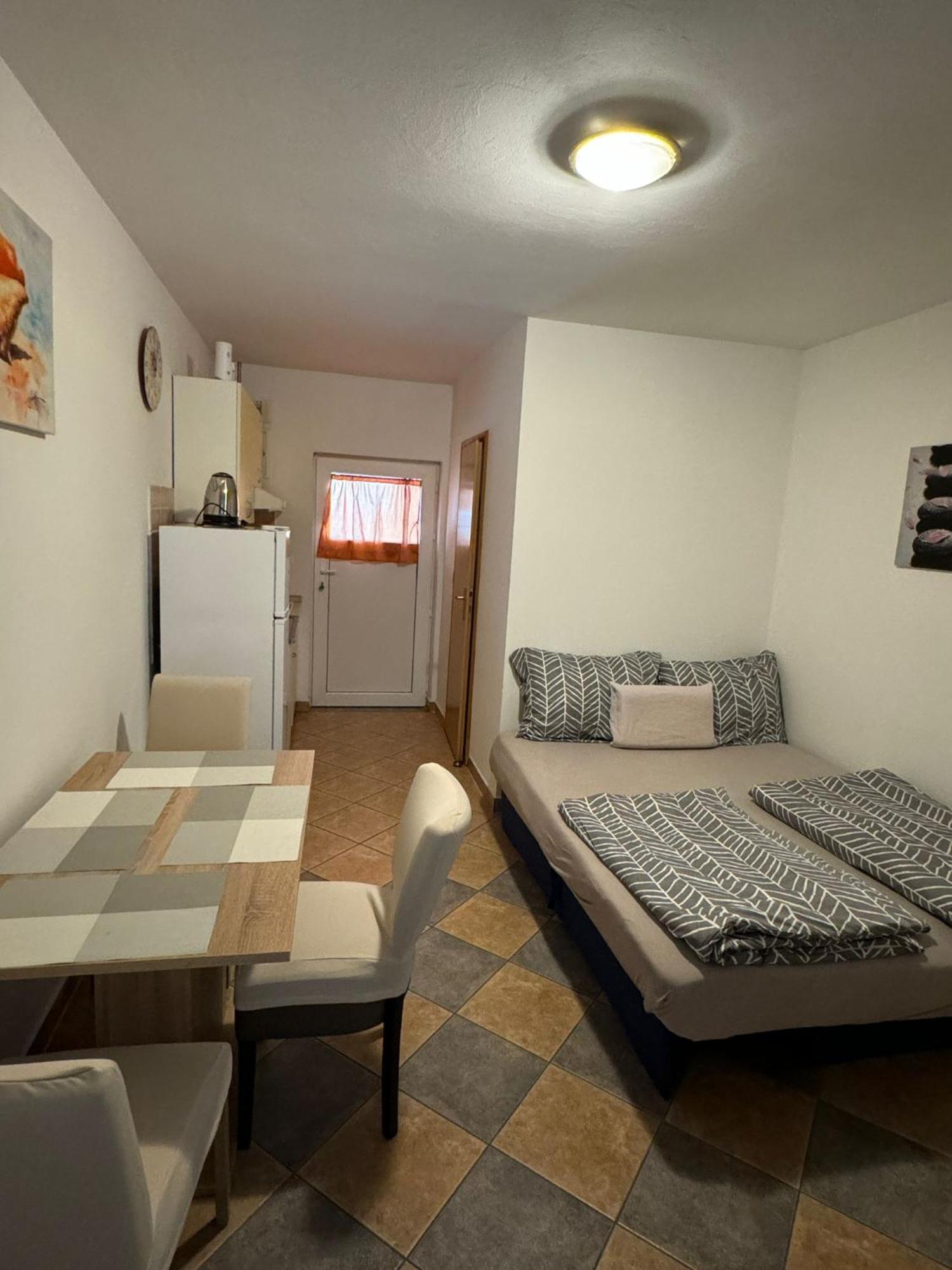 Studio Apartments Mt Smrika Bagian luar foto