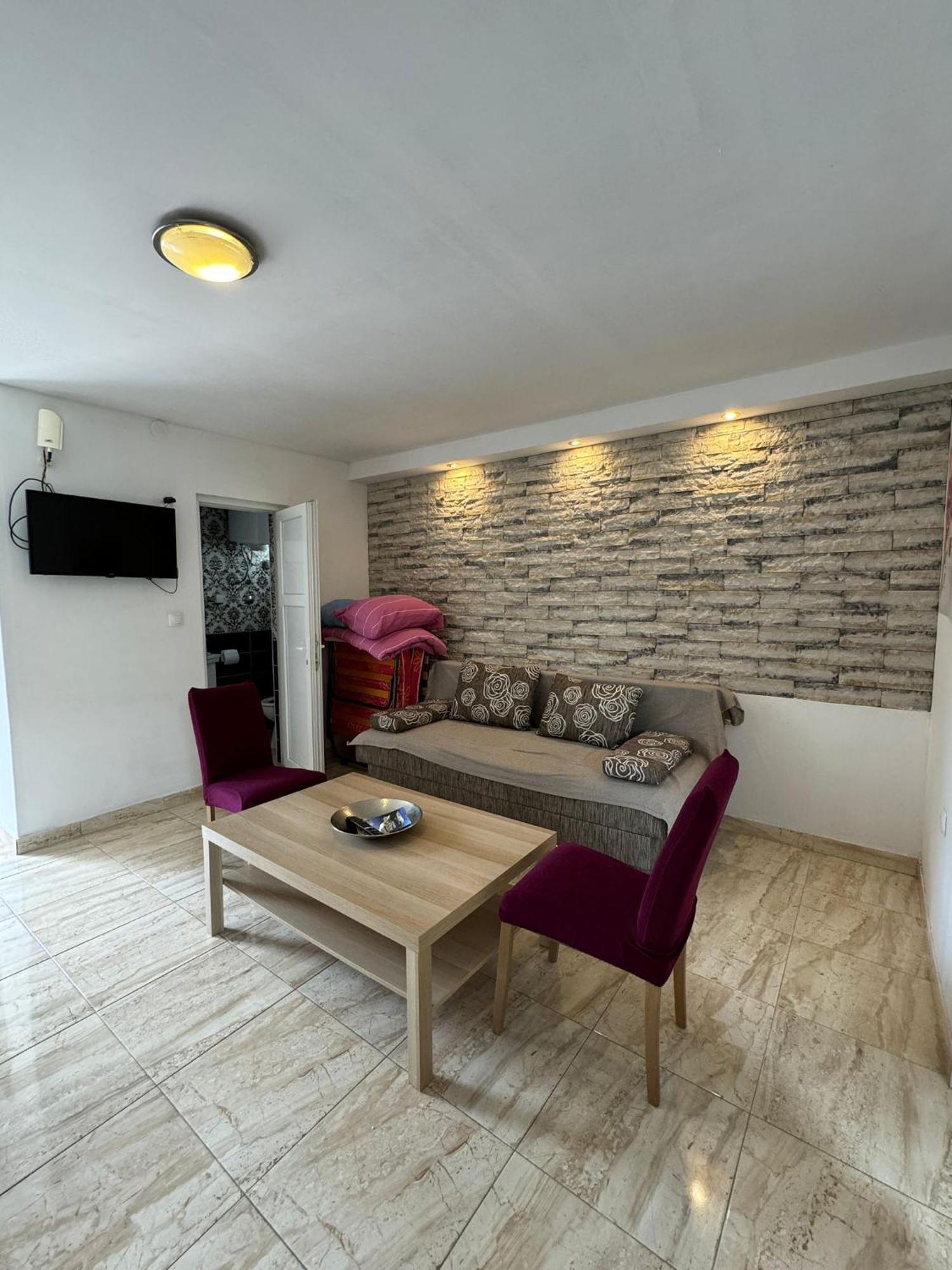 Studio Apartments Mt Smrika Bagian luar foto